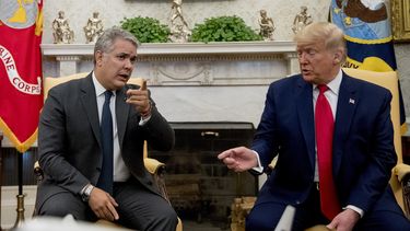 El presidente Donald Trump se re&uacute;ne con su contraparte colombiana Iv&aacute;n Duque en la Oficina Oval de la Casa Blanca, en Washington, el lunes 2 de marzo de 2020.&nbsp;