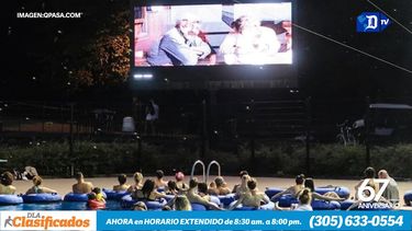 Cine flotante en Par&iacute;s, Francia.