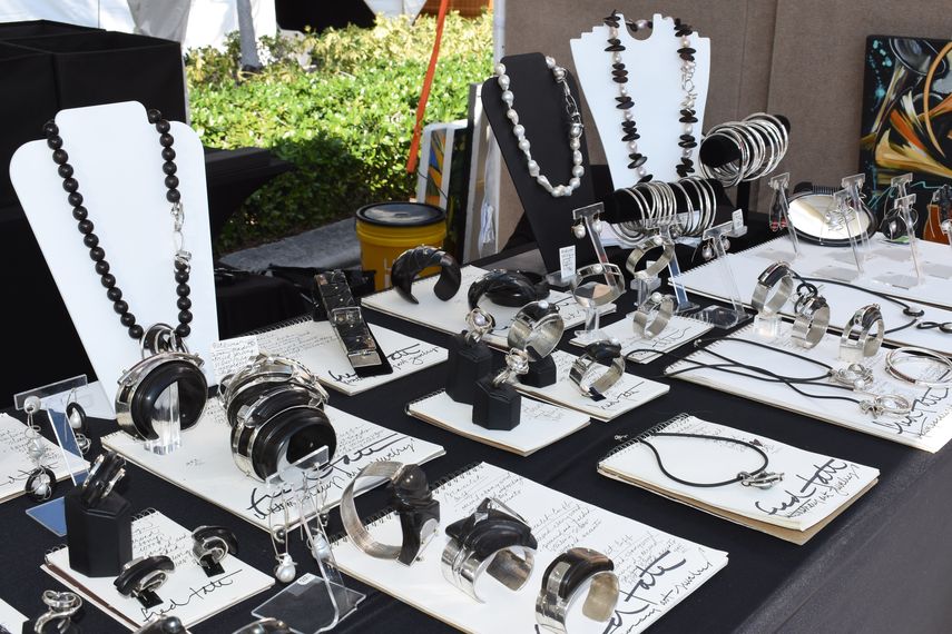 Accesorios que se pueden adquirir en el festival.
