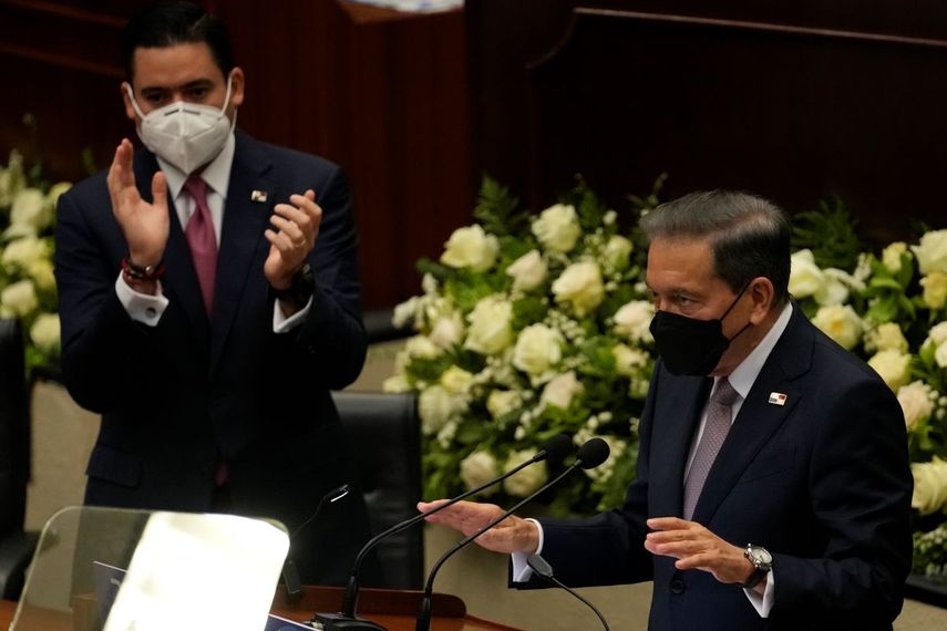 El presidente de Panamá, Laurentino Cortizo, ofrece su tercer discurso sobre el Estado de la Nación ante los legisladores en la Asamblea Nacional en la Ciudad de Panamá, el viernes 1 de julio de 2022.