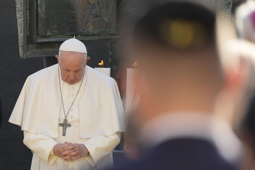 Papa recibe en el Vaticano a 14 cristianos que huyeron de Afganistán&nbsp;