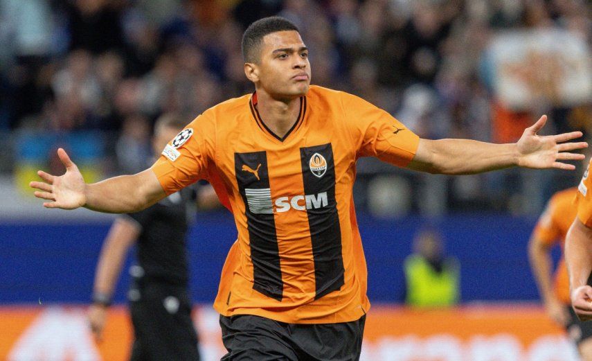 El jugador venezolano del Shakhtar Donetsk, Kevin Kelsy, celebra luego de anotar el primer y único gol de su equipo en el juego de la Liga de Campeones, el martes 19 de septiembre de 2023.