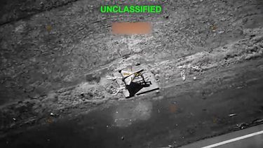 Captura de pantalla de un video publicado por el Comando Central de EEUU, en su cuenta de X @CENTCOM el 3 de marzo de 2026, en el que se muestra un ataque con drones como parte de la Operación Furia Épica.