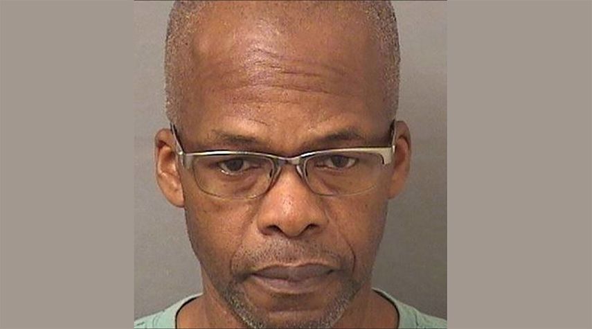 Verol Cowans permanece detenido en un centro de detención de Palm Beach.