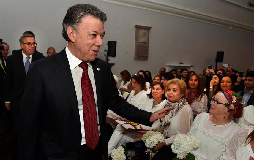En su reciente visita a Reino Unido, el presidente de Colombia,&nbsp;Juan&nbsp;Manuel&nbsp;Santos, se reunió con un grupo de colombianos en Londres que también se han sumado al clamor por un nuevo #AcuerdoYa.
