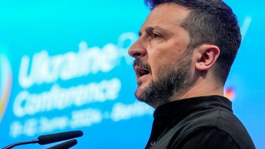 El presidente de Ucrania, Volodymyr Zelenskyy, interviene en la inauguración de una conferencia para la recuperación de Ucrania, en Berlín, Alemania, el 11 de junio de 2024.