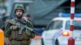 Un soldado presta guardia en el exterior de la Estación Central de trenes de Bruselas tras un atentado terrorista neutralizado este martes 20 de junio de 2017, en Bruselas, Bélgica.&nbsp;