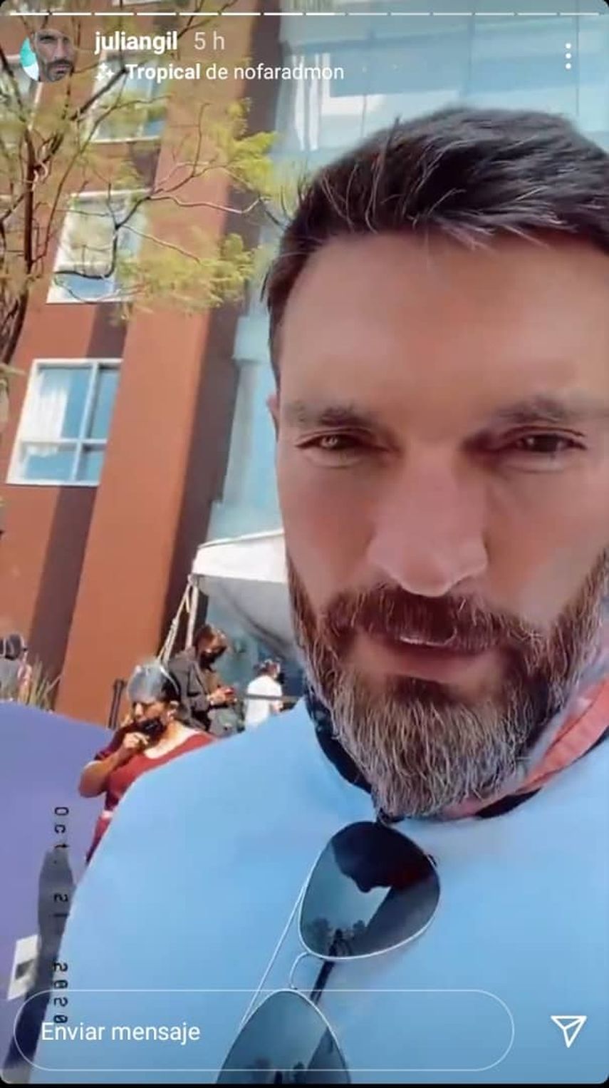 Julián Gil a las afuera del Tribunal Superior de Justicia de la Ciudad de México