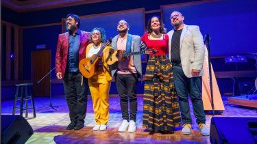Adolfo Herrera, Mafer Bandola, Miguel Siso, Mariaca Semprún y Eduardo Betancourt en Papá Cuatro.