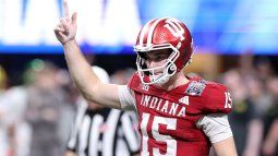 El mariscal de campo de los Hoosiers de Indiana, el cubanoamericano Fernando Mendoza, reacciona luego de conseguir un pase para touchdown, el 9 de enero de 2026. El mariscal de campo de los Hoosiers de Indiana, el cubanoamericano Fernando Mendoza, reacciona luego de conseguir un pase para touchdown, el 9 de enero de 2026.