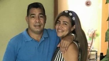El pastor Lorenzo Rosales y su esposa Marilidegnis Carballo.