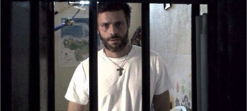 El líder de VP fue aprehendido el 18 de febrero de 2014 y trasladado a la cárcel militar de Ramo Verde, ubicada a las afueras de Caracas.