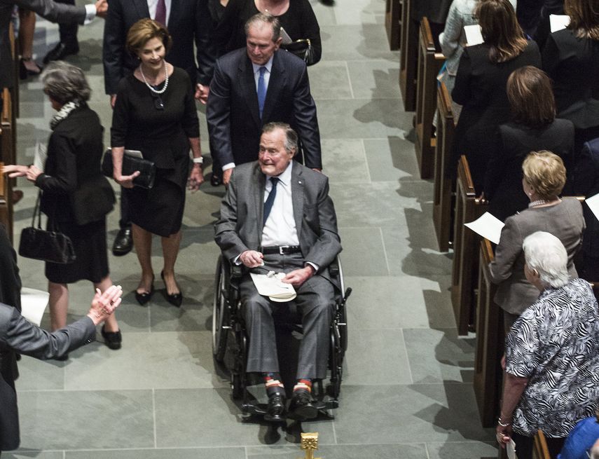 El expresidente de Estados Unidos, George H.W. Bush, durante el funeral de Barbara Bush.&nbsp;