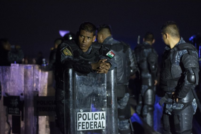 Seis oficiales de la Polic&iacute;a Federal mexicana fueron detenidos por el presunto asesinato de 16 ciudadanos en 2015.