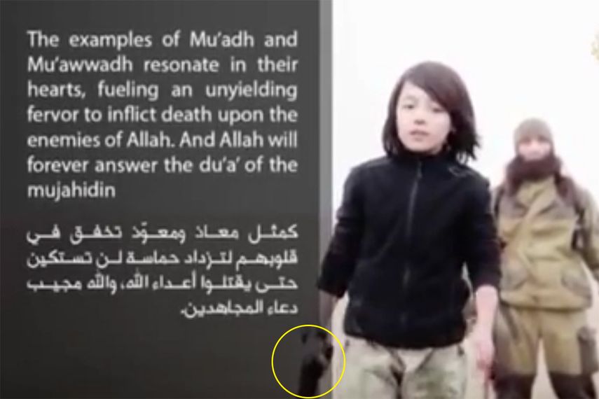 La grabación, emitida por la productora del EI, Al Hayat, de más de siete minutos duración, finaliza con el asesinato de los dos supuestos agentes rusos, que se identificaron como Mamayev Jambulat Yasenjanovich y Ashimov Sergey Nikolayavich, después