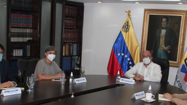 El presidente del Poder Electoral, Pedro Calzadilla, se reunió con la jefa de la Misión de Observación Electoral de la Unión Europea, Isabel Santos.