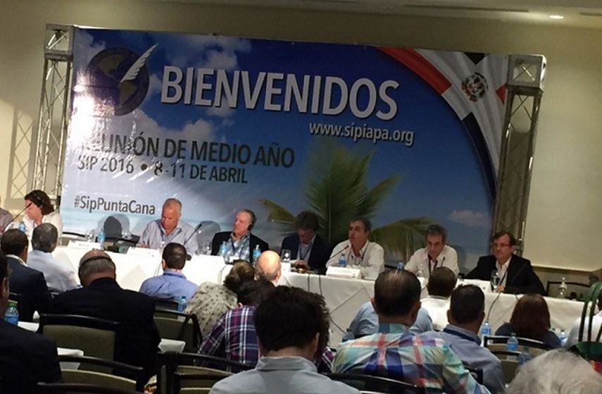 Imagen de una de las sesiones previas a la inauguración oficial de la reunión de medio año de la SIP, en Punta Cana, República Dominicana. (TWITTER/@nuriapiera)