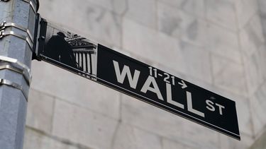 Un letrero de la calle Wall Street en el distrito financiero de Manhattan. &nbsp;