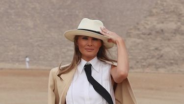 Melania Trump durante su visita a las pirámides de Giza, el pasado 6 de octubre.