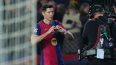 El delantero polaco del Barcelona, Robert Lewandowski, celebra después de marcar su primer gol durante un partido de fútbol de la liga española ante el Rayo Vallecano en el Estadi Olimpic Lluis Companys en Barcelona, el 17 de febrero de 2025.&nbsp;