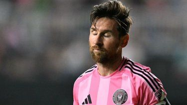 El delantero argentino del Inter Miami, Lionel Messi, reacciona durante un partido de la Major League Soccer ante el Orlando City SC en el Chase Stadium de Fort Lauderdale, Florida, el 18 de mayo de 2025.