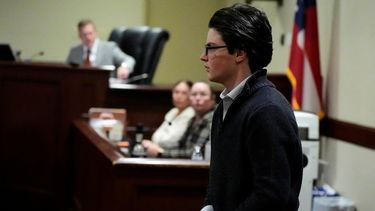 Colt Gray, autor del tiroteo masivo en la escuela secundaria Apalachee de Georgia, comparece ante el tribunal del condado de Barrow en Winder, Georgia, el 9 de diciembre de 2025