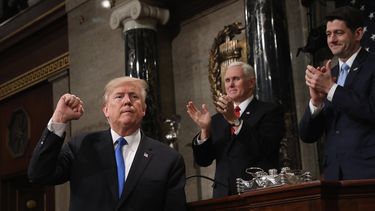 El presidente Donald Trump se despide tras pronunciar su discurso el martes 30 de enero de 2018 sobre el&nbsp;Estado&nbsp;de la Unión ante el Congreso, en Washington, EEUU.