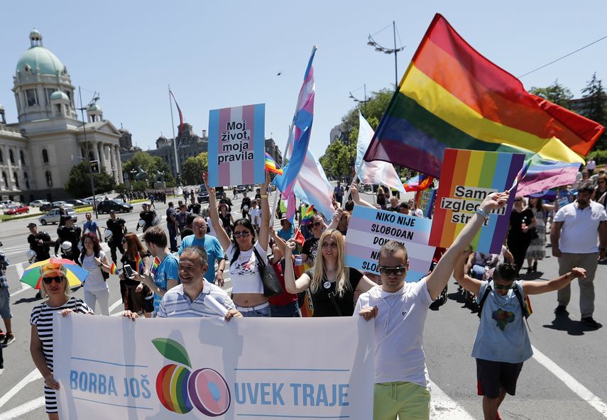 Decenas De Miles Celebran Día De Orgullo Gay Alrededor Del Mundo