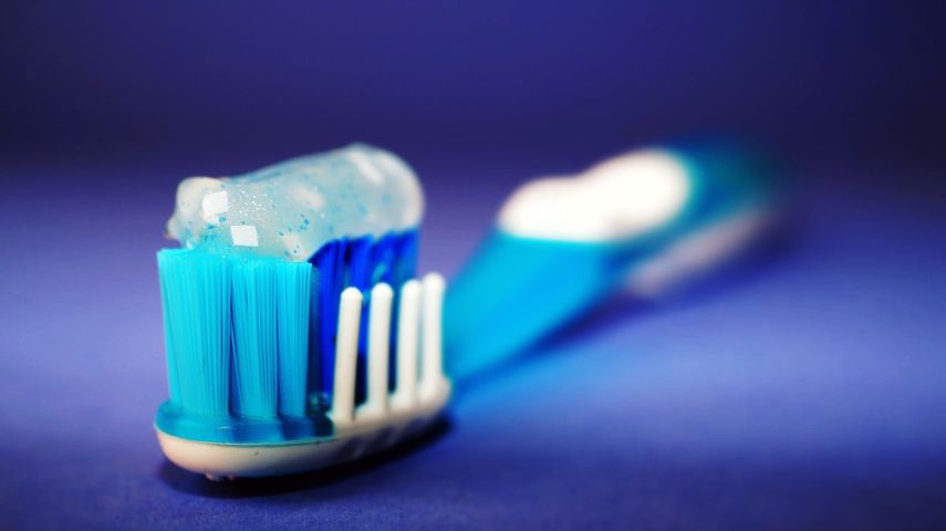Cepillarse los dientes después de cada comida y antes de dormir es esencial para mantener una correcta higiene bucal.&nbsp;