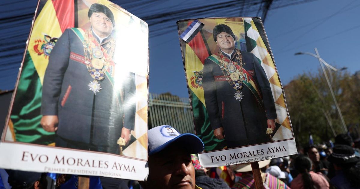 Seguidores de Evo Morales marchan e intentan inscribir su candidatura presidencial a la fuerza
