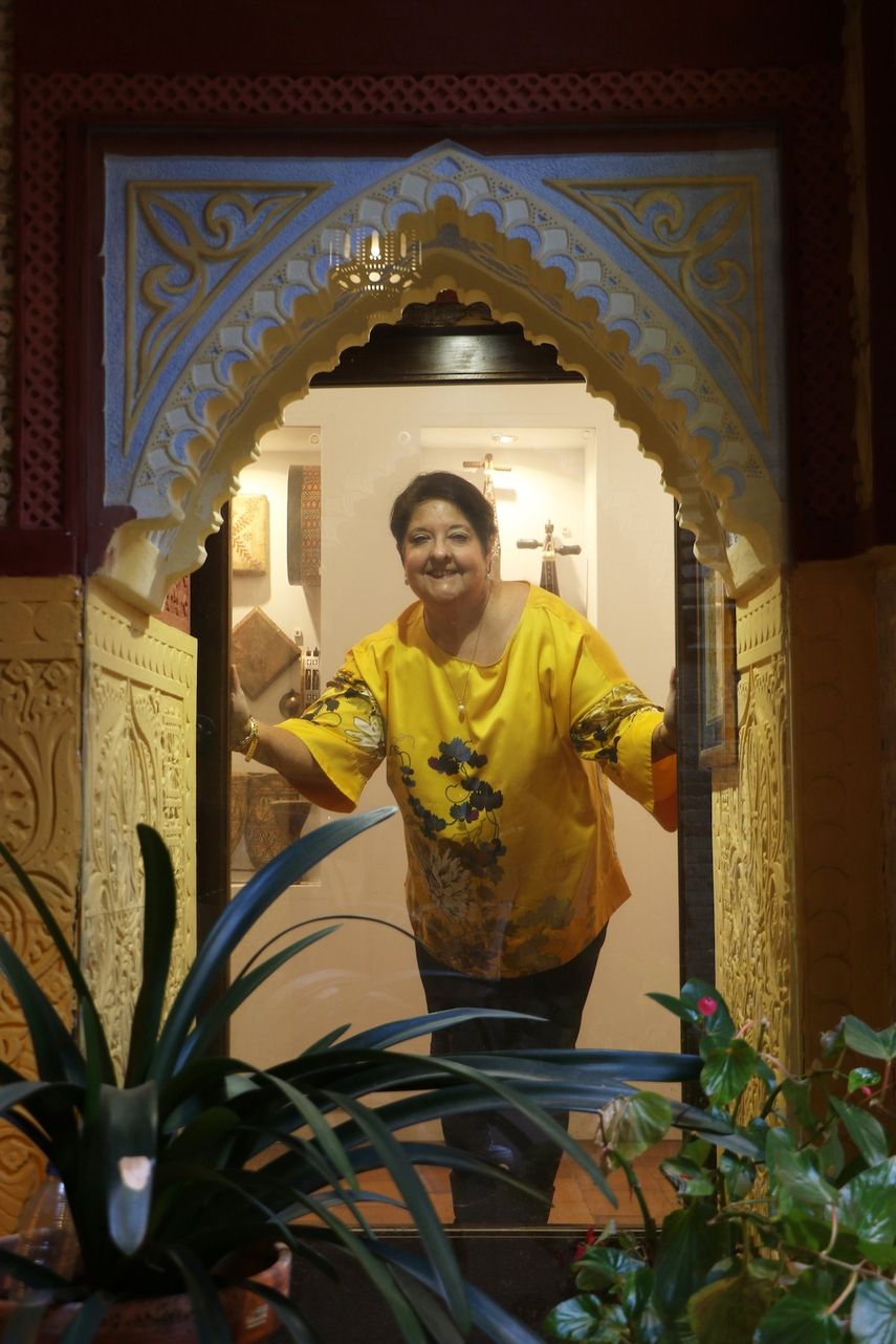 Genie Milgrom en una escena de Between the Stone and the Flower.&nbsp;
