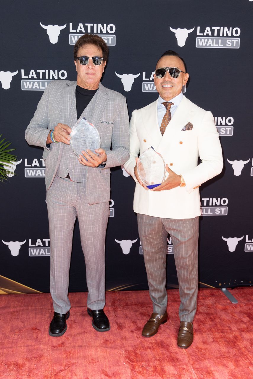 Fernando Allende y Juan Chipoco en los Latino Wall Street Awards.
