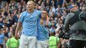 Phil Foden del Manchester City, a la derecha, celebra con su compañero de equipo Erling Haaland después de anotar el sexto gol de su equipo y su hat-trick personal durante el partido de fútbol de la Premier League inglesa entre el Manchester City y el Manchester United en el estadio Etihad en Manchester, Inglaterra, el domingo 2 de octubre , 2022. Phil Foden del Manchester City, a la derecha, celebra con su compañero de equipo Erling Haaland después de anotar el sexto gol de su equipo y su hat-trick personal durante el partido de fútbol de la Premier League inglesa entre el Manchester City y el Manchester United en el estadio Etihad en Manchester, Inglaterra, el domingo 2 de octubre , 2022.