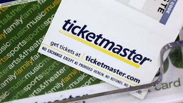 Boletos y cupones de Ticketmaster en una taquilla en San José, California