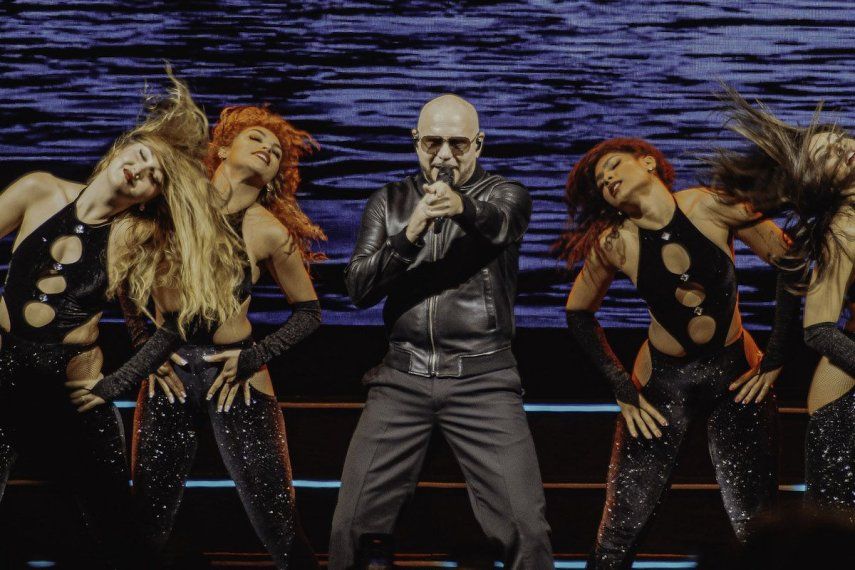 Pitbull actúa en concierto en Londres.