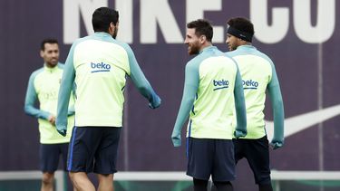 Messi (centro) no podrá jugar este domingo por acumulación de tarjetas.&nbsp;