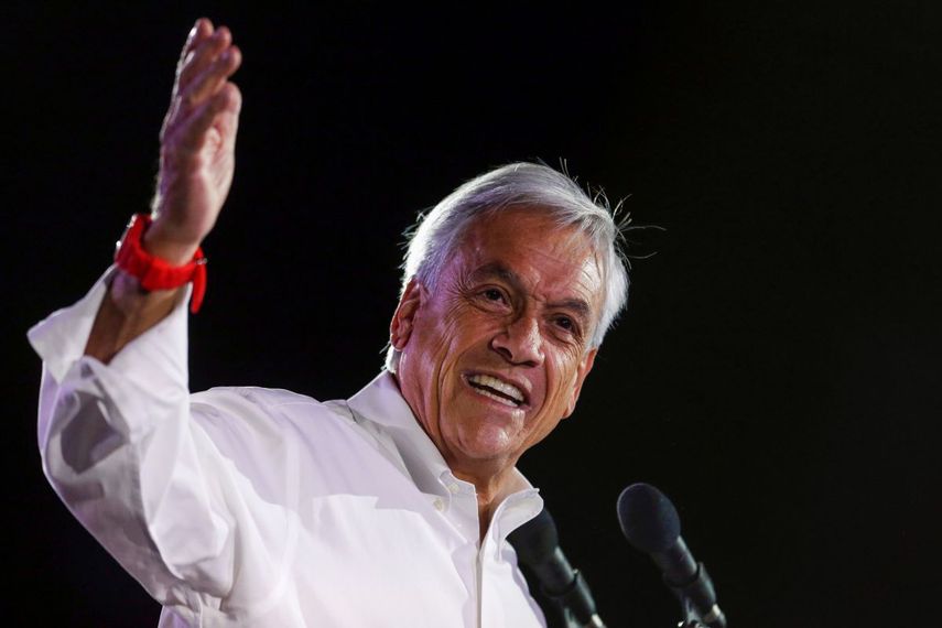 Sebastián Piñera murió el 6 de febrero de 2024 en un accidente de helicóptero en Lago Ranco, Chile, según confirmó la ministra de Interior, Carolina Tohá en una intervención en televisión.&nbsp;