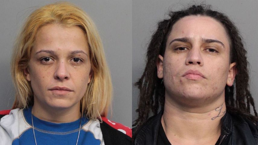 Lorely Lafont y Marisol Sánchez, sindicadas de robo. (CORTESÍA POLICÍA HIALEAH)
