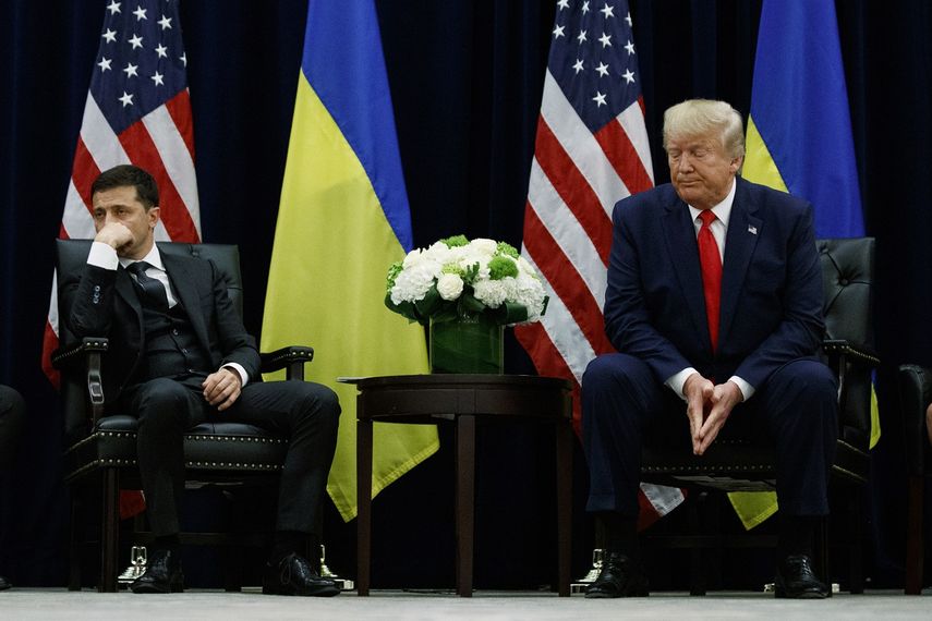 Donald Trump (der) y el presidente de Ucrania, Volodymyr Zelenskiy, durante un encuentro en el hotel InterContinental Barclay de Nueva York del mi&eacute;rcoles 25 de septiembre de 2019.&nbsp;