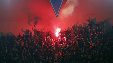 Los aficionados del Chelsea en el partido ante el PSG. (AP)