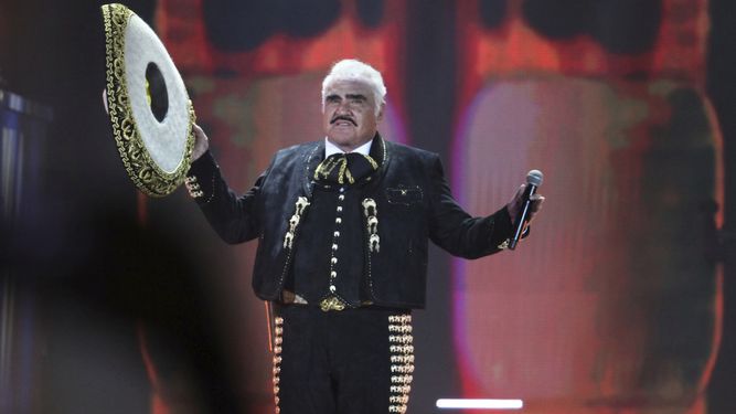 La familia de Vicente Fernández está en contra de la bioserie de TelevisaUnivision.