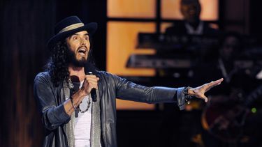 El comediante Russell Brand actúa en Eddie Murphy: One Night Only, una celebración de la carrera de Murphy, en el Teatro Saban de Beverly Hills, California, el 3 de noviembre de 2012.&nbsp;