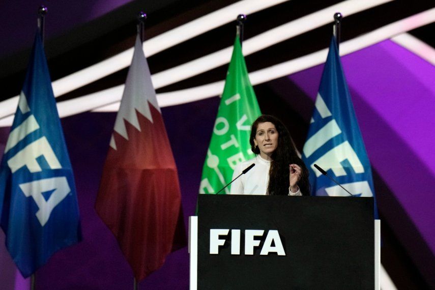 La funcionaria del fútbol noruego, Lise Klaveness, habla durante un congreso de la FIFA en Doha, Catar, el jueves 31 de marzo de 2022.