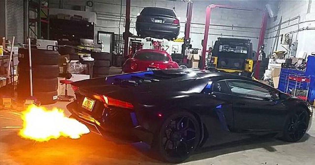 Pelotero cubano compra un Lamborghini que echa fuego