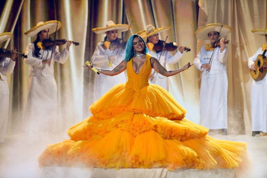Karol G se presenta en el escenario de los Premios Juventud 2021 en el Watsco Center el 22 de julio de 2021, en Coral Gables, Florida.