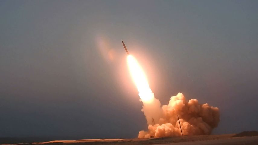 En esta imagen, distribuida por el cibersitio oficial del Ministerio de Defensa de Ir&aacute;n el 20 de agosto de 2020, se dice que se muestra el lanzamiento del misil M&aacute;rtir Hajj Qassem, en una ubicaci&oacute;n no revelada en Ir&aacute;n.&nbsp;