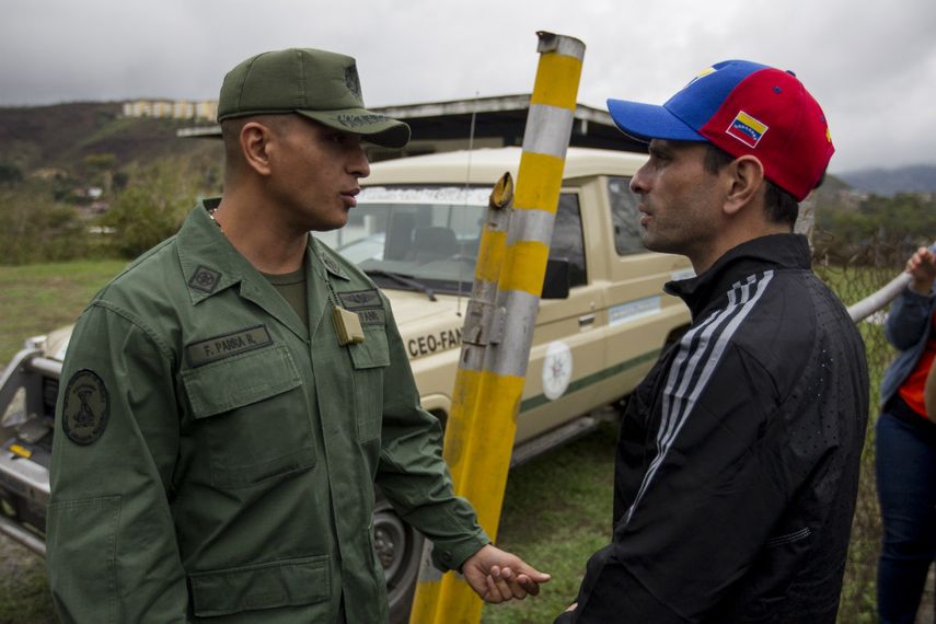 Con la convicción democrática que tiene nuestro pueblo (...) les digo que este será el último cumpleaños que pase Leopoldo López preso, precisó Capriles (EFE)