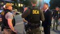 En esta foto del 3 de junio de 2020, el administrador interino de la DEA Timothy Shea, visita un retén en Washington. Más de 1.500 personas han sido arrestadas en los últimos tres meses como parte de un proyecto de la DEA contra el crimen violento. En esta foto del 3 de junio de 2020, el administrador interino de la DEA Timothy Shea, visita un retén en Washington. Más de 1.500 personas han sido arrestadas en los últimos tres meses como parte de un proyecto de la DEA contra el crimen violento.