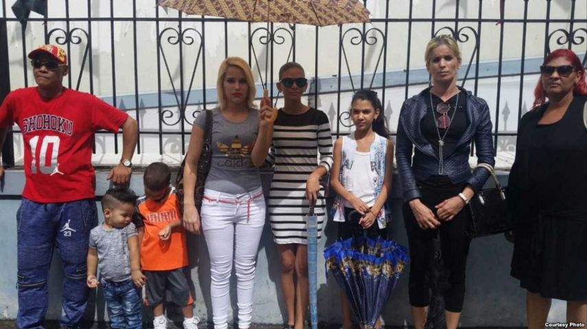 Varios cubanos en Trinidad y Tobago.