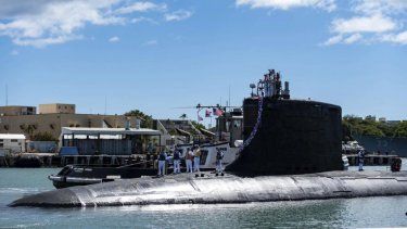El submarino de ataque rápido de clase Virginia USS Illinois (SSN 786) regresa a su base en la base conjunta Pearl Harbor-Hickam tras un despliegue en la región de la 7ma flota.